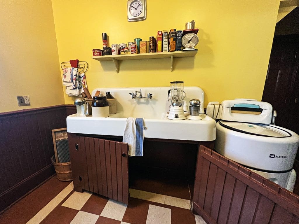 A Christmas Story House Is A Holiday Tradition In Cleveland