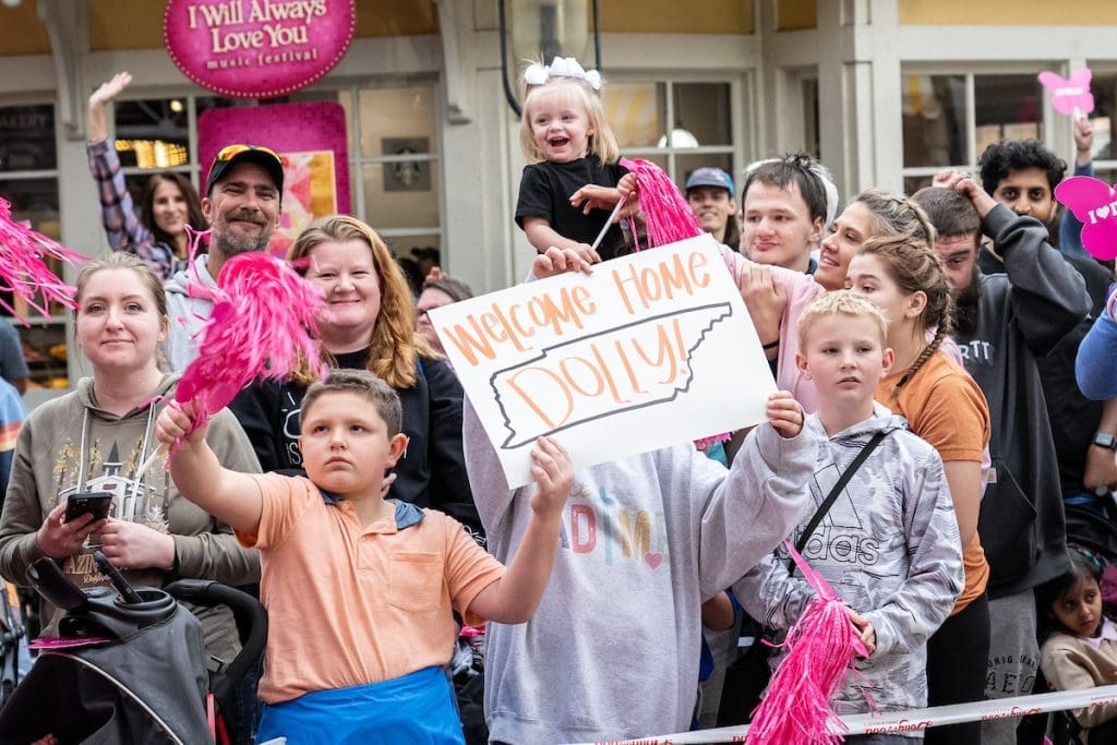 Dolly Parton Welcomes Season Pass Holders To Dollywood 