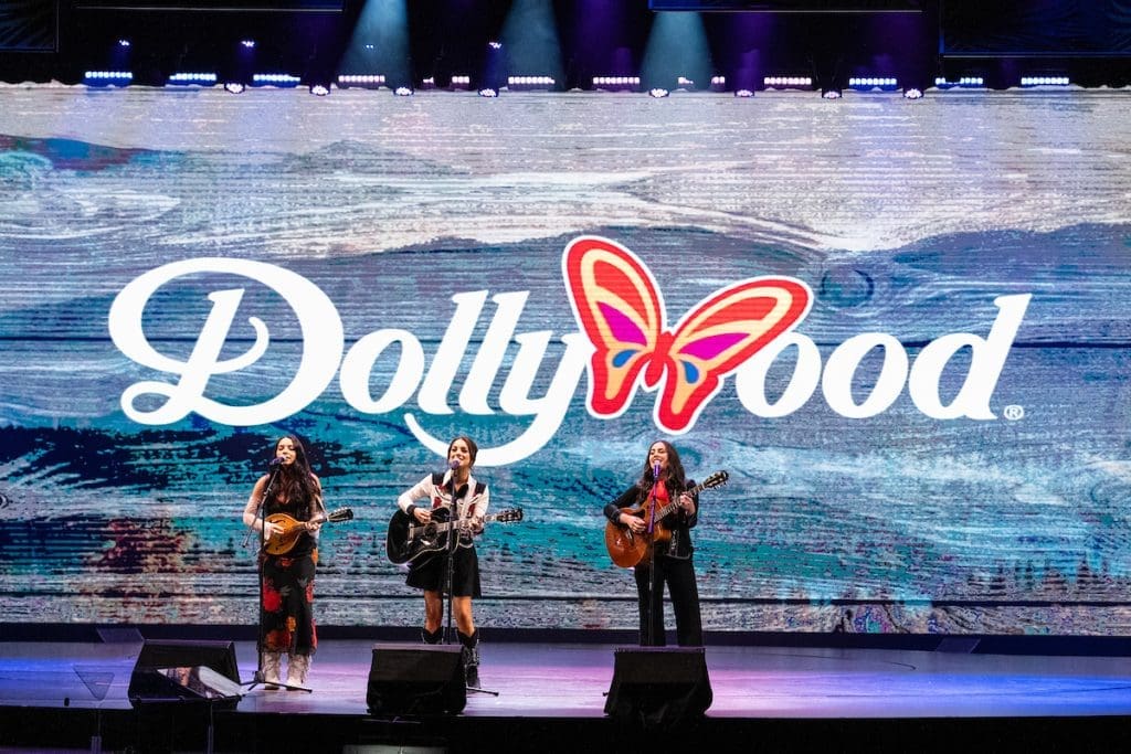 Dolly Parton Welcomes Season Pass Holders To Dollywood 