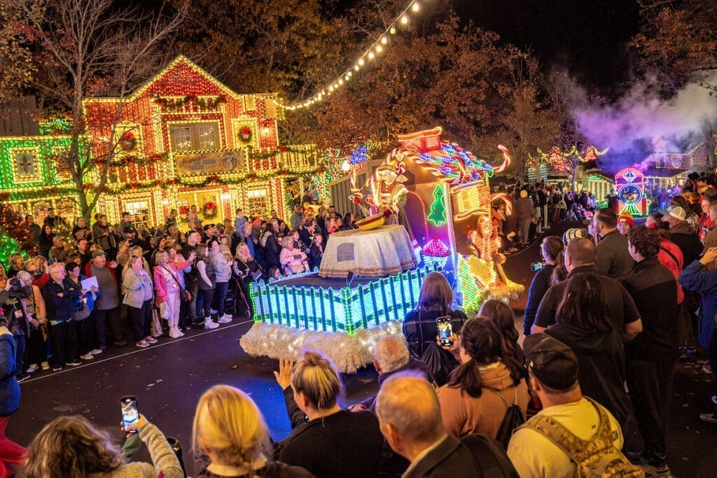 Silver Dollar City Shines For The Holiday Season